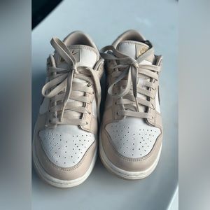 nike low dunk “Phantom Metalic Gold” size 7.5